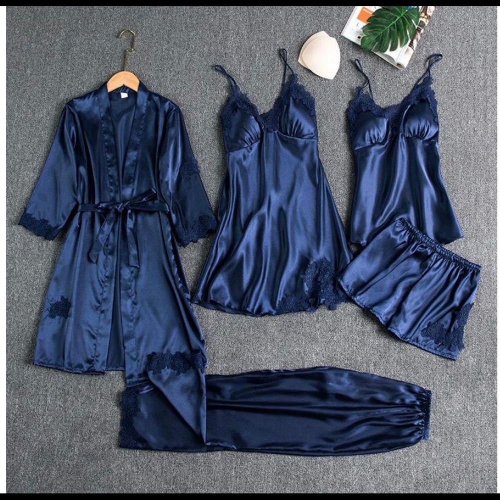 Blushy Silk pajama and robe  5-piece set